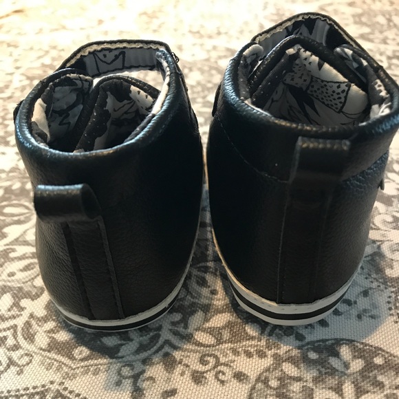 Infant/Toddler Cat & Jack Hightop Shoes - Picture 5 of 6